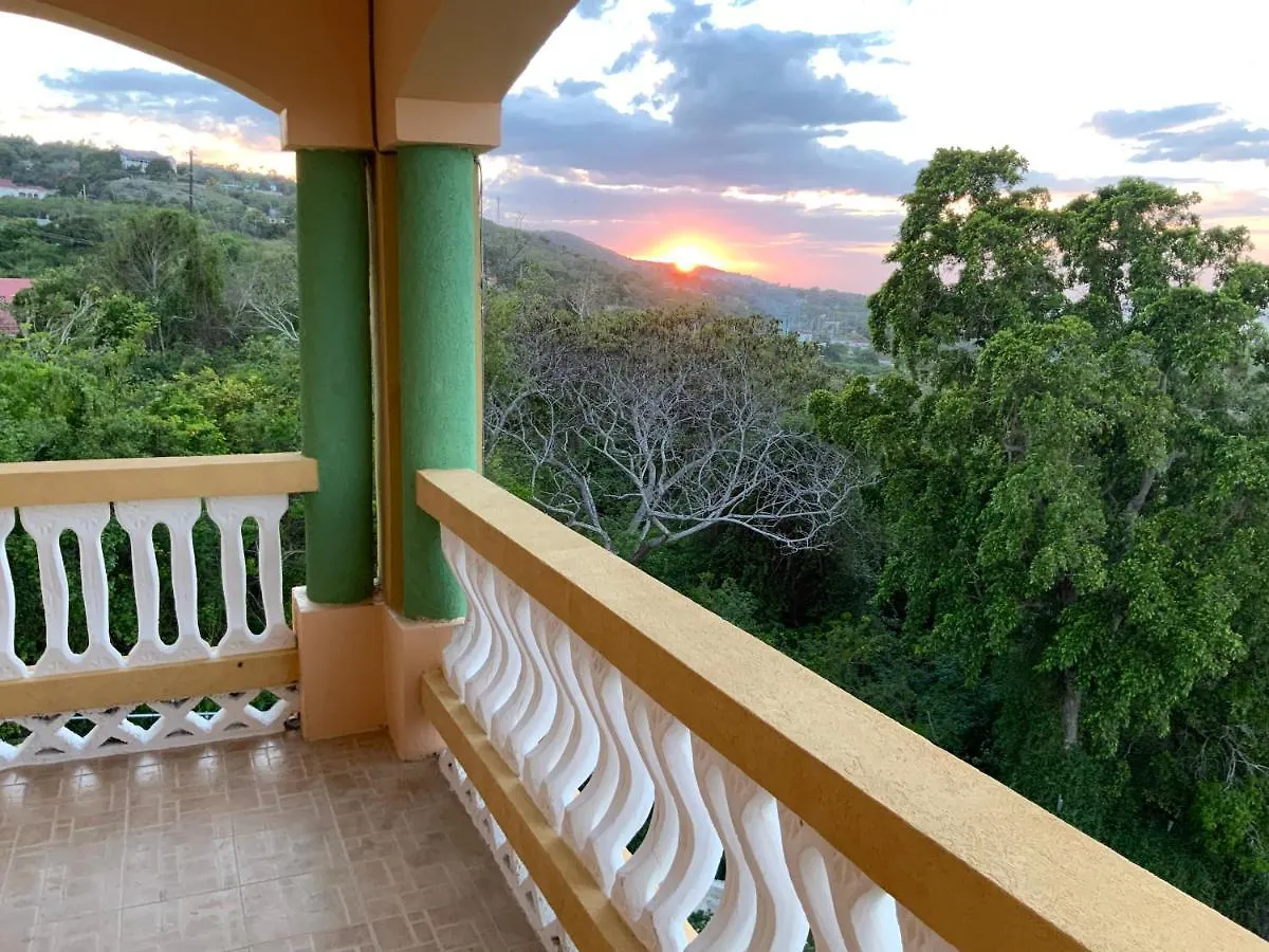 Feriehus Poinciana House Villa Montego Bay Jamaica