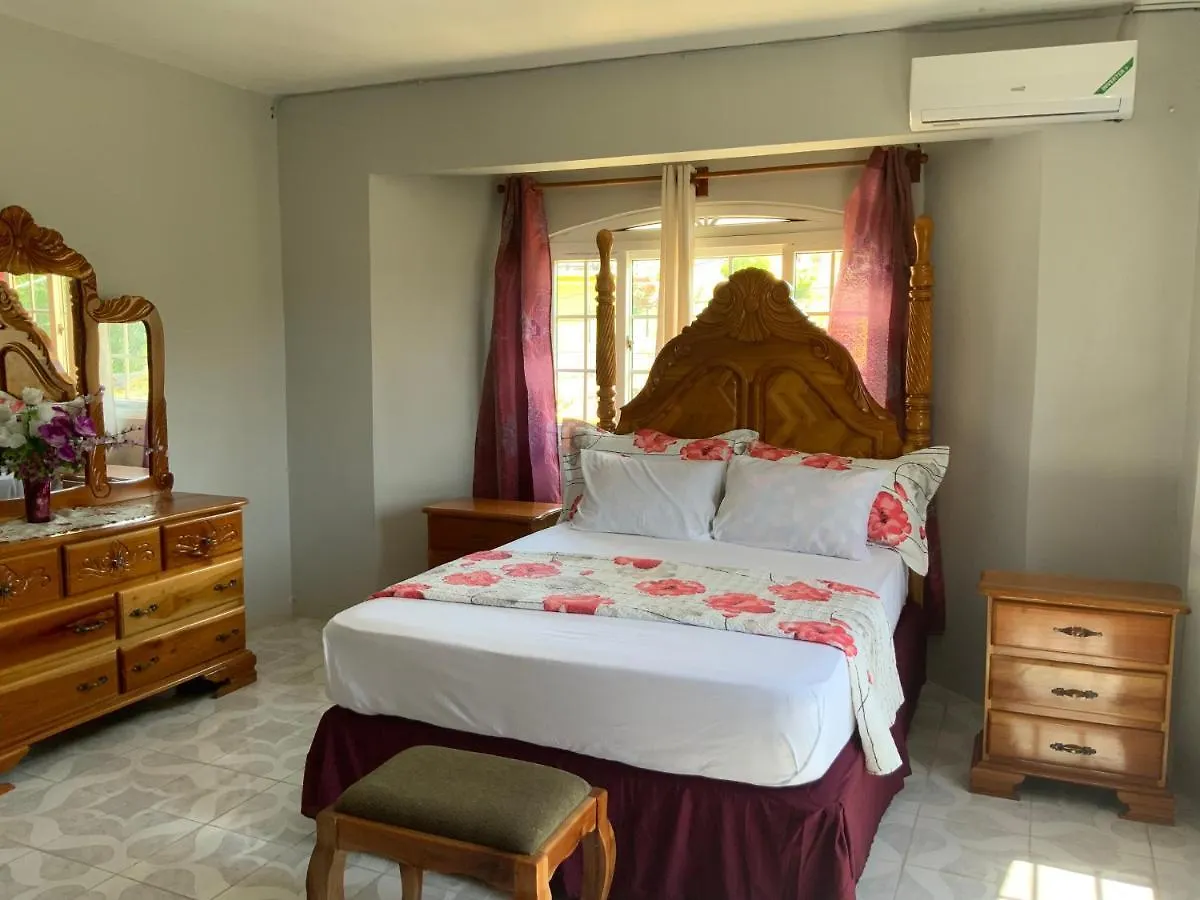 Poinciana House Villa Montego Bay Feriehus
