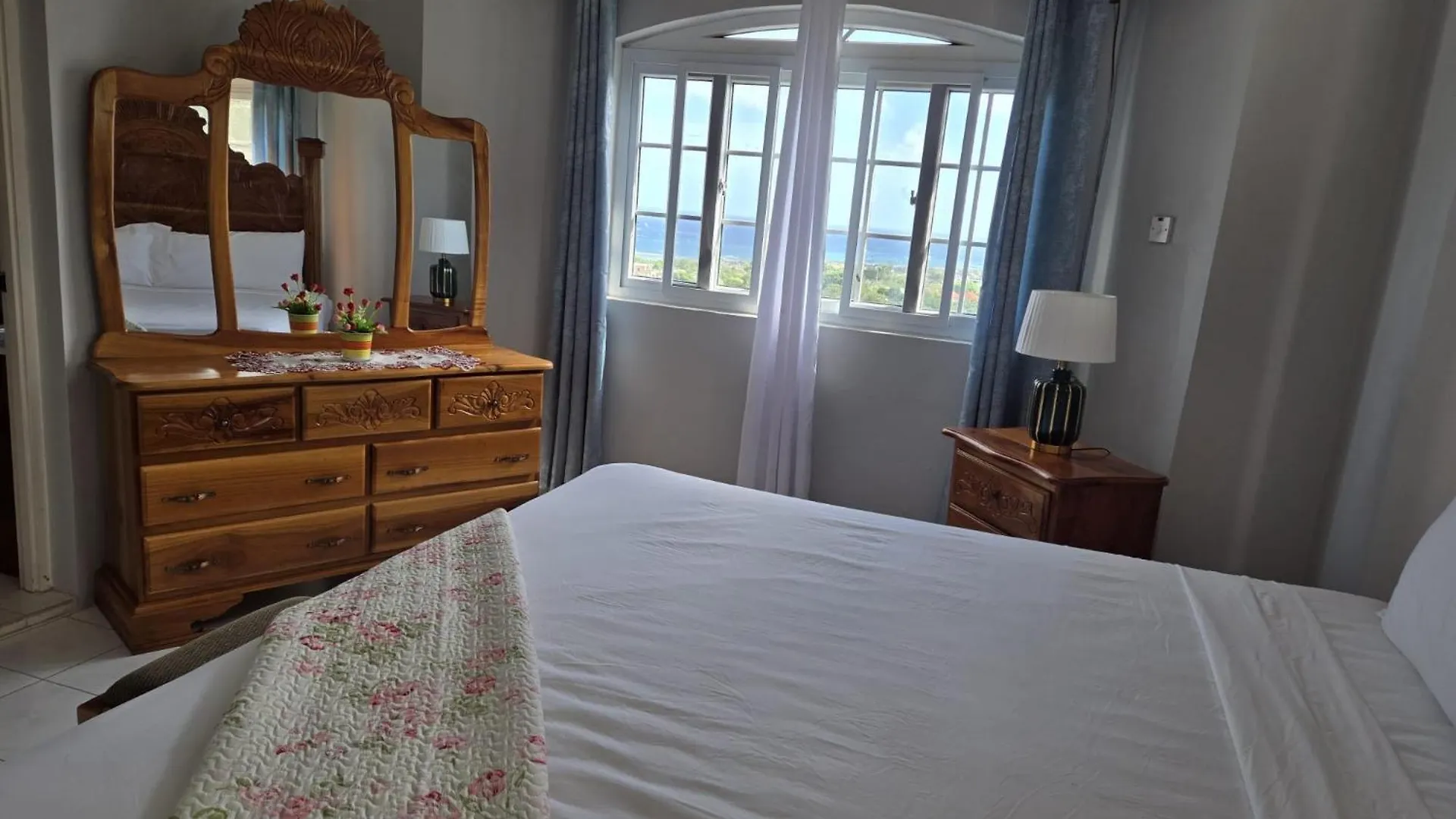Poinciana House Villa Montego Bay Feriehus